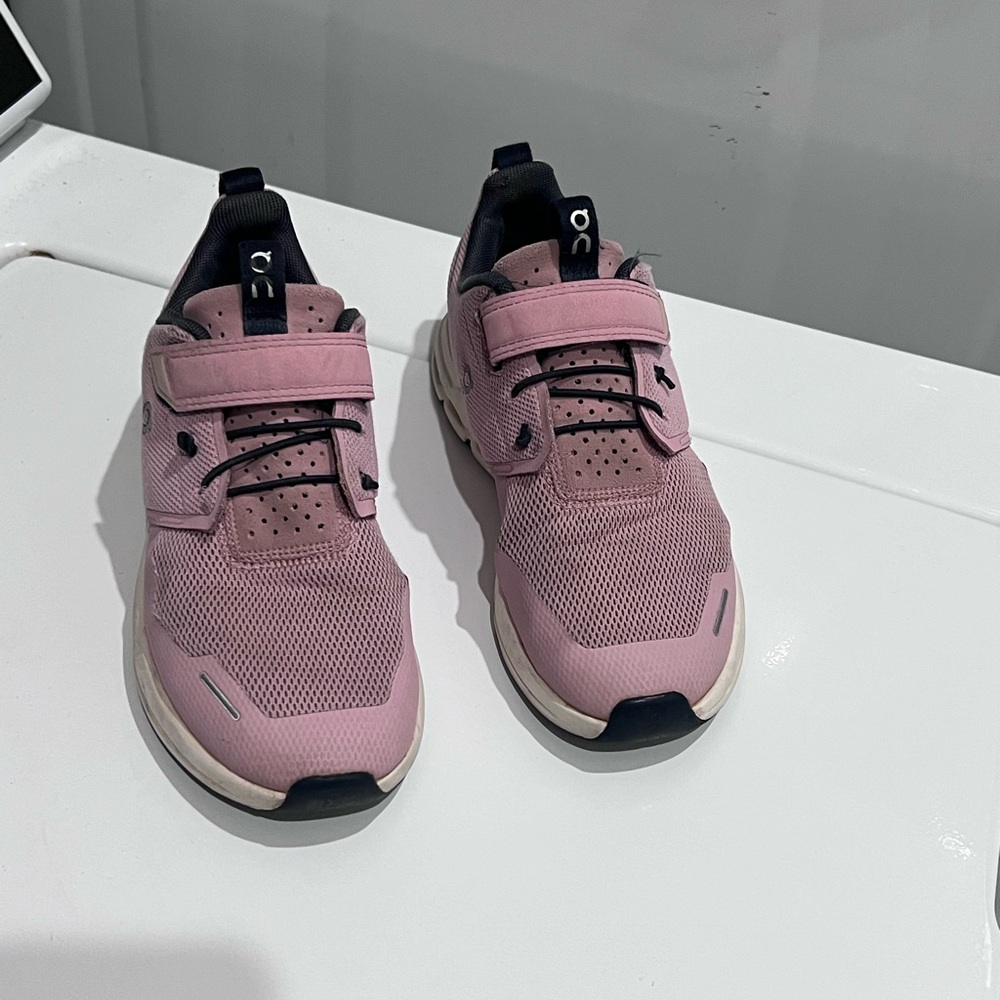 On running pink girls size 1.5